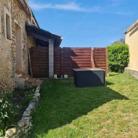 Le Gite De La Badassiere Apartment Forcalquier Exterior photo